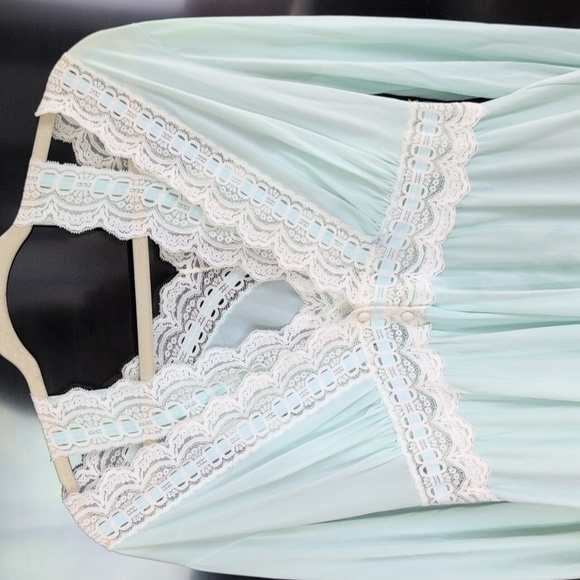 Vintage 70s Olga Peignoir Set In Mint - Picture 6 of 9
